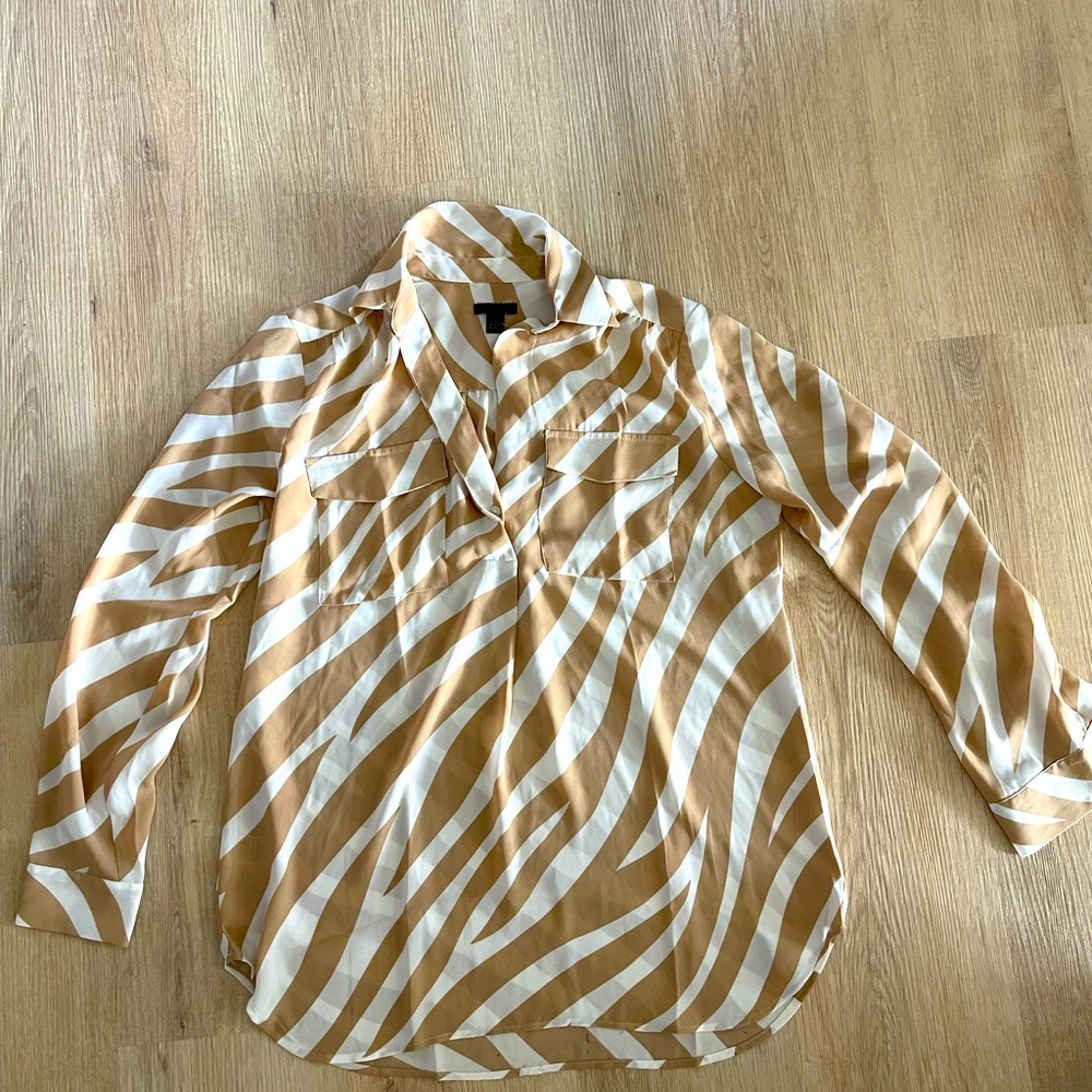 Women’s Ann Taylor cream tan printed Blouse small